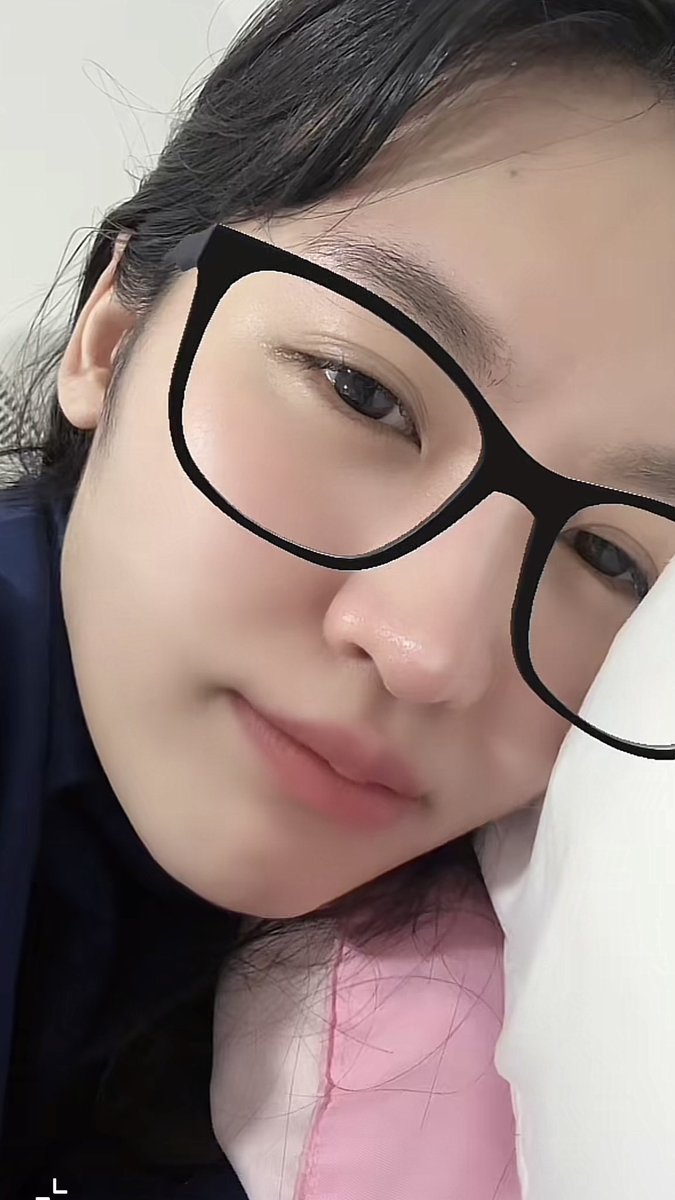 rsmcily's tweet photo. i’m leaving my baby here, please keep an eye on her for me for a little while 🫳🏻

#myyukhawisara 
#mychan #charmers https://t.co/0XfEKL2zjz
