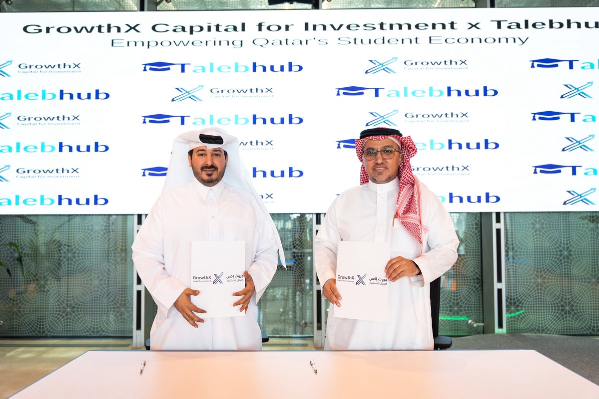 halhjri14's tweet photo. يسعدني الإعلان عن إغلاق جولتين استثماريتين جديدتين عبر GrowthX Capital، كلتاهما في مرحلة ما قبل البذرة 🇶🇦

الأولى بقيمة ٢٥٠ ألف دولار في طالب هب، التي أسسها الشاب القطري مسفر محمد المري. منصة تتيح للطلبة تحويل مهاراتهم إلى مصدر دخل والمشاركة في اقتصاد يصنعونه بأنفسهم من خلال متاجرهم.

والثانية بقيمة ٥٠٠ ألف دولار في هاير ڤالي، التي أسستها رائدة الأعمال وخريجة ستانفورد يوركجان، واختارت قطر موطناً لمشروعها. حظي المشروع بالاحتضان لدى NVIDIA لتميّزه في الذكاء الاصطناعي؛ إذ يساعد الباحثين عن عمل على إعداد سير ذاتية تناسب خبراتهم، والشركات على اكتشاف المواهب المناسبة ⚡️

واستثمارنا في المشروعين هو بداية الطريق، فمن خلال مصنع سنونو للمشاريع الناشئة، سندعمهما بالتدريب والإرشاد المباشر، من بناء الفرق والتخطيط للجولات الاستثمارية إلى تطوير التقنيات العميقة وتحويل الأفكار إلى شركات قادرة على النمو.

شكر خاص لـواحة قطر للعلوم والتكنولوجيا على برامجها الرائعة ودورها في دعم رواد الأعمال. وما زلنا معاً في بداية الطريق لبناء منظومة تُخرج من قطر شركات تنافس عالمياً.

بدأت رحلتي بحلم بناء شركة مليارية. واليوم، عبر GrowthX Capital ومصنع سنونو، أصبح حلمي أكبر: أن نجعل قطر عاصمةً تنطلق منها الشركات المليارية إلى العالم 🇶🇦🚀