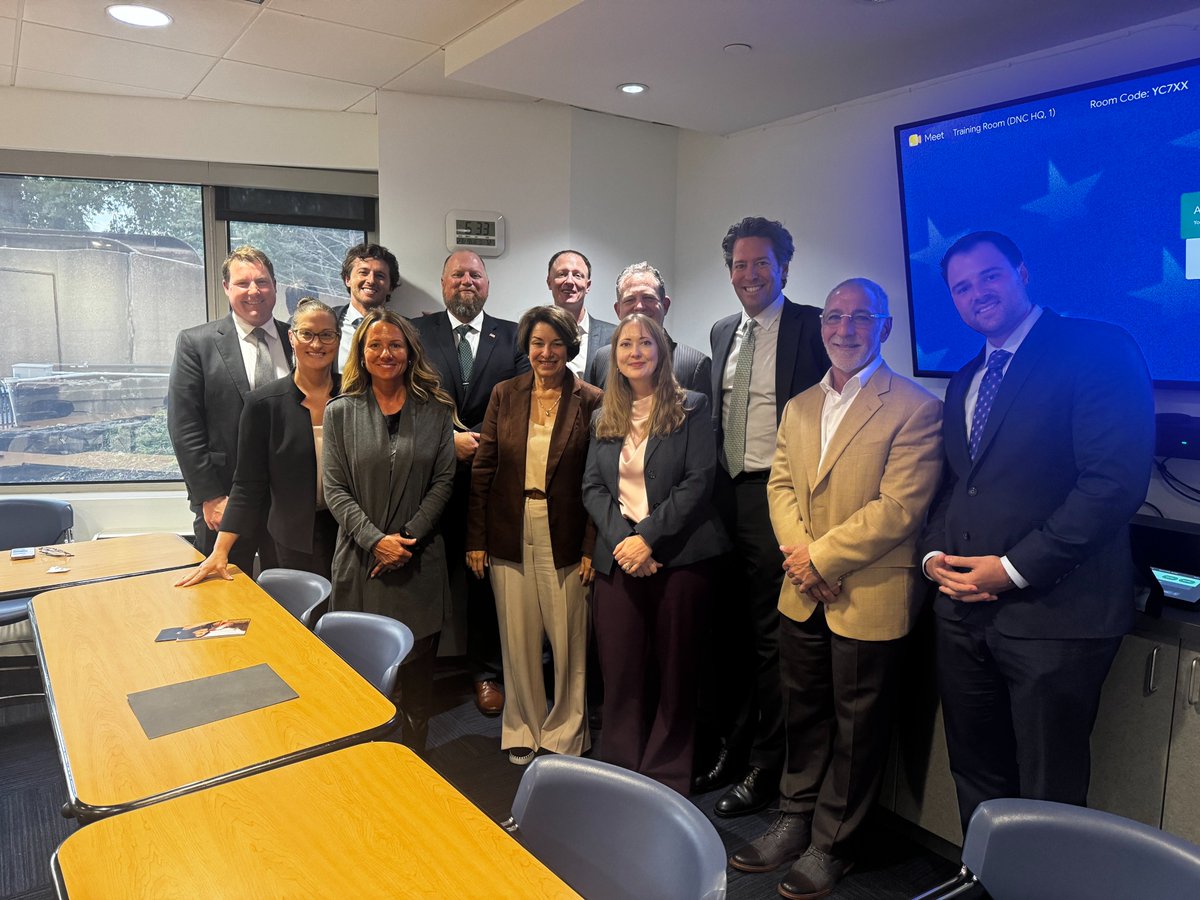 HempRoundtable's tweet photo. Members from across the country traveled to DC this week to meet with key allies and make new friends on Capitol Hill. We met with over 25 offices on a new framework for regulatory certainty that prioritizes consumer safety and US farmers. Thank you to all who participated! https://t.co/TTkUh43OJS