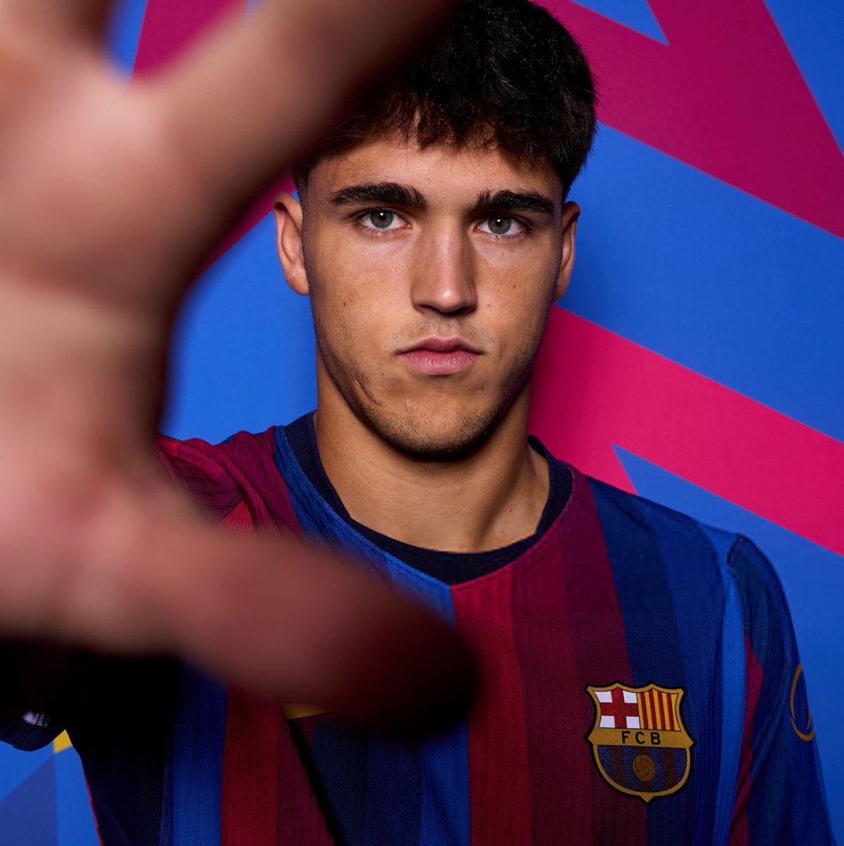 ManagingBarca's tweet photo. 🚨🚨🌕| JUST IN: Pau Cubarsí is currently considered the FRONTRUNNER for this year’s Kopa Trophy, according to conversations with people in football.

[@FabrizioRomano] 🔵🔴🌟 https://t.co/uhbyyG8DIv