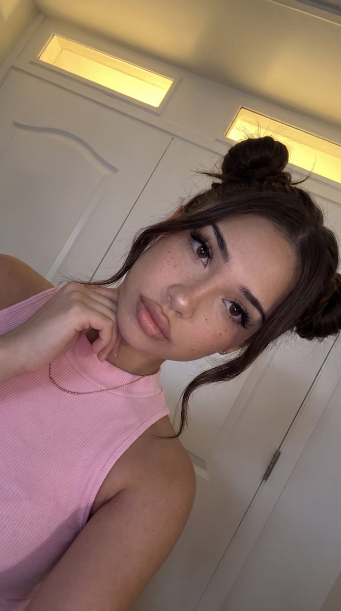 cutymiaa's tweet photo. @itsrubycakes only if i get a teaser first lol https://t.co/TUZhgIOeuU