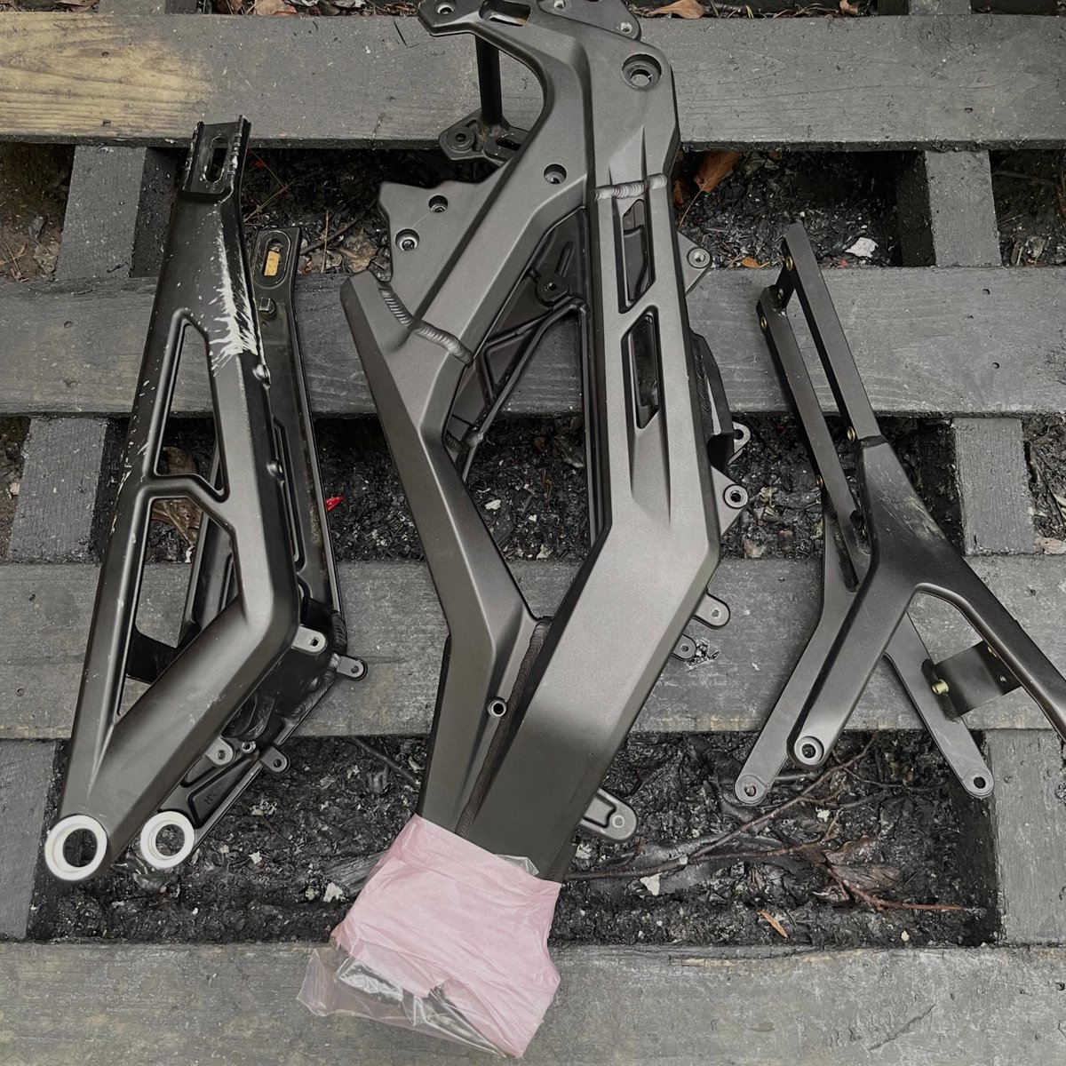 DavisBoken's tweet photo. E-Ride frame and parts, powder-coated in Sonic Blast. https://t.co/9jLweXbMSQ