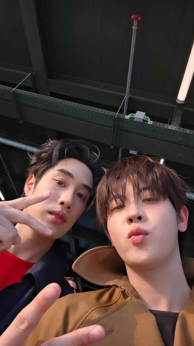 firstone_wnk's tweet photo. We're ready
#MOSCHINOSS27xTleFirstOne
#MOSCHINO
#FirstOne https://t.co/xkW8WJlZOR