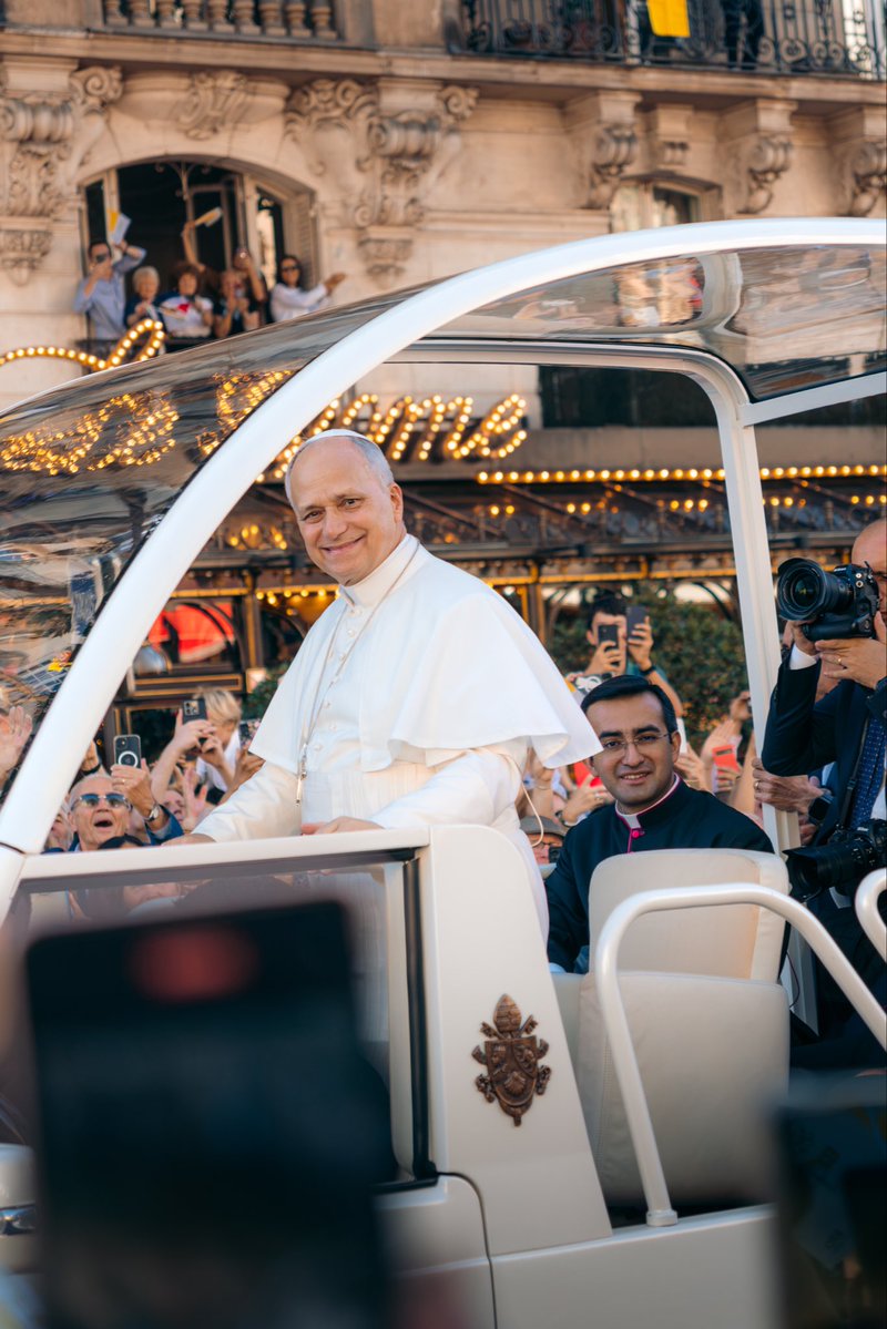 DBasniak's tweet photo. Takiego zdjęcia w portfolio się nie spodziewałem 📸 
#popeleo #pontifex #paris https://t.co/QI5VZl7kh0