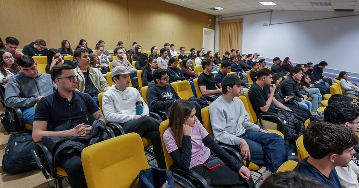 centrocfurtado's tweet photo. 👥 O evento reuniu estudantes e docentes para uma reflexão sobre as transformações e os desafios da economia brasileira. A programação contou também com a participação do diretor-presidente do Cicef, o economista Carlos Pinkusfeld.

#Campinas #patrociniobndes #Cicef #BNDES https://t.co/jZoC030ijt