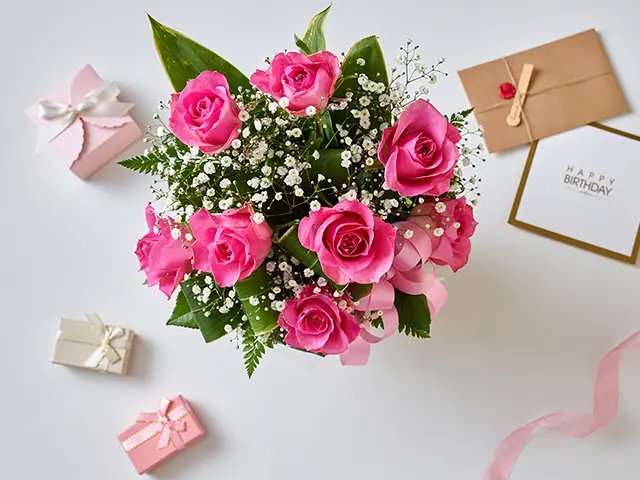 G7GAwV1syPOliYy's tweet photo. @takeshima_staff 2年振りの神戸LIVE
　お疲れ様でした。

ピンクの薔薇3本
花言葉は「告白」の花言葉
　もありますね💗

会場の皆様と
ミュージシャンの皆様
温かい心でムード歌謡🎶
　宏くんに癒やされましたね

#いつかのアンブレラ
　軽やかな曲
　可愛い恋心
眠りに誘われます💓
#竹島宏 https://t.co/4pZVsMexEP