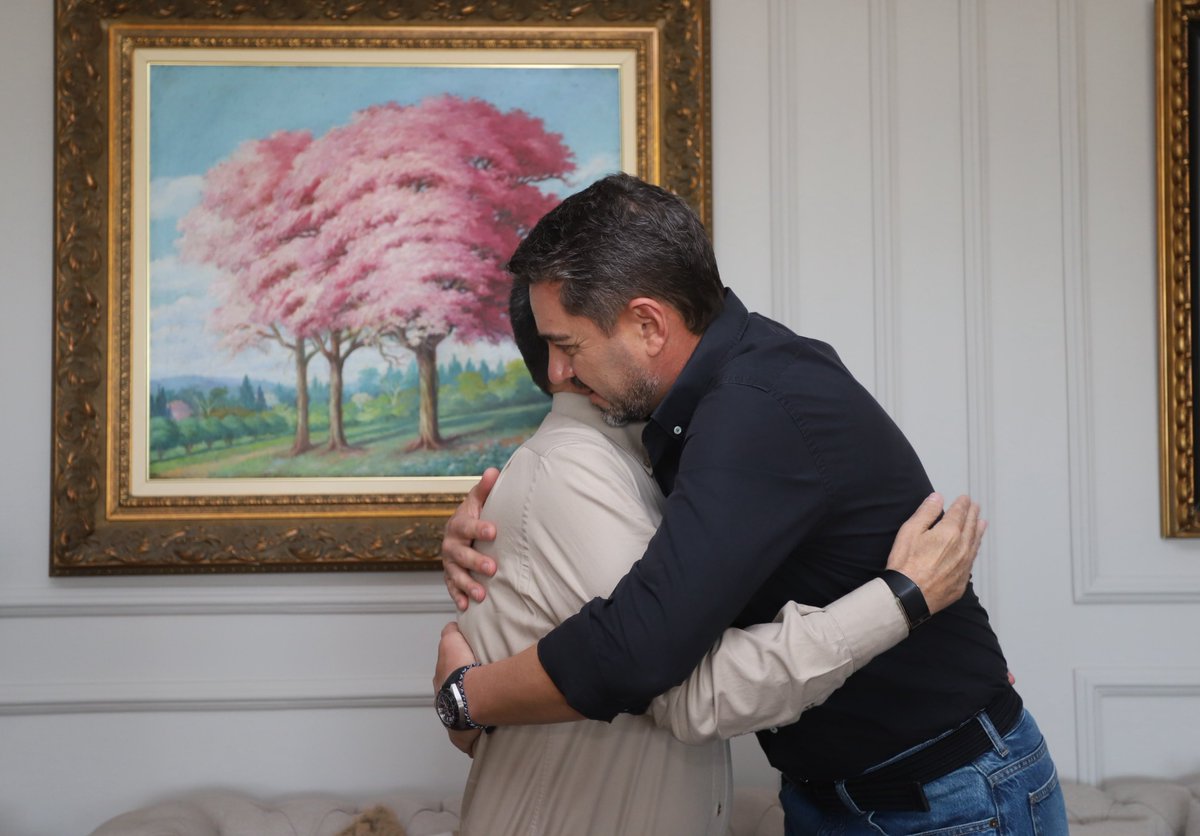 AllianaPedro's tweet photo. Hoy compartimos fraternalmente nuestro amor por el Partido Colorado, priorizando, sobre cualquier diferencia, las necesidades de salud, remedios, vivienda y educación.
Avanzamos hacia la conquista del 4 de octubre y luego hacia la gran victoria del 2028. https://t.co/4tt5IbOzDT