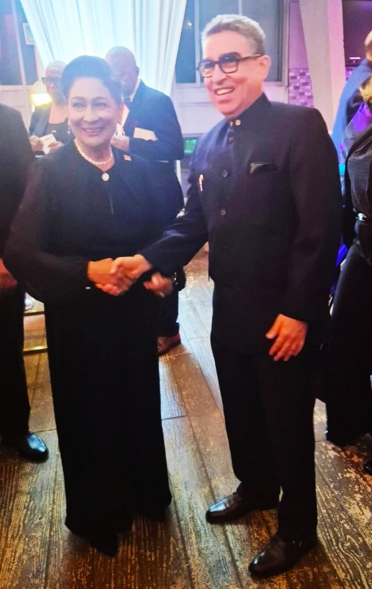embTT_ve's tweet photo. In recognition of outstanding Trinbagonians and while marking the 50 Anniversary of #RepublicDay, #TrinidadAndTobago President and PM, Christine Kangaloo and Kamla Persad-Bissessar, respectively,led a meaningful ceremony,which #Venezuela Amb Álvaro Sánchez was honoured to attend https://t.co/xnw2wsjfC5