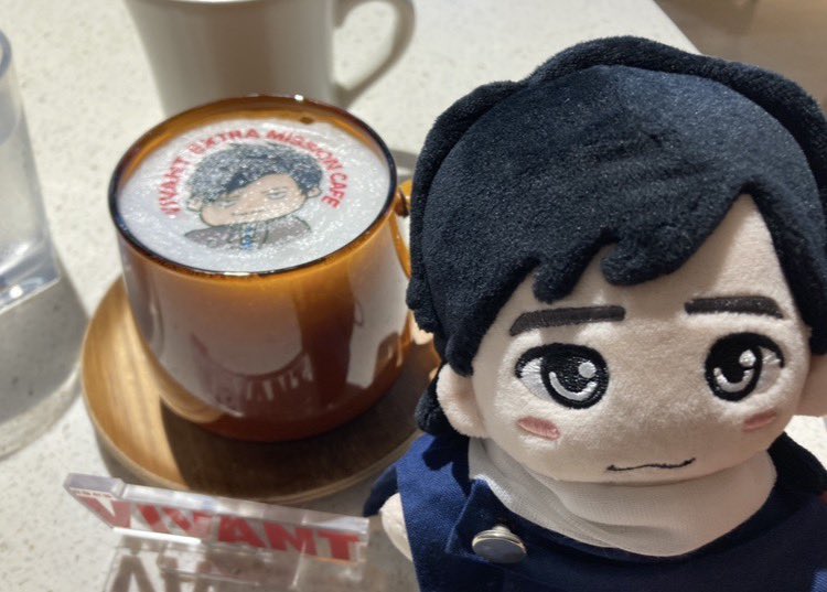 natuko_yellow's tweet photo. 先日行ってきましたーVIVANTカフェ♡
主観ですが黒カレーはコクがあり赤カレーはトマト風味の少し辛さ強め。白カレーはマイルドで優しい感じでした♡
砂漠の兄さん食せます(*ﾟ▽ﾟ)ﾉ
極秘メニューもいただいてきました(≧∀≦)

#VIVANT
#VIVANTイマーシブ https://t.co/PRSxlywziN