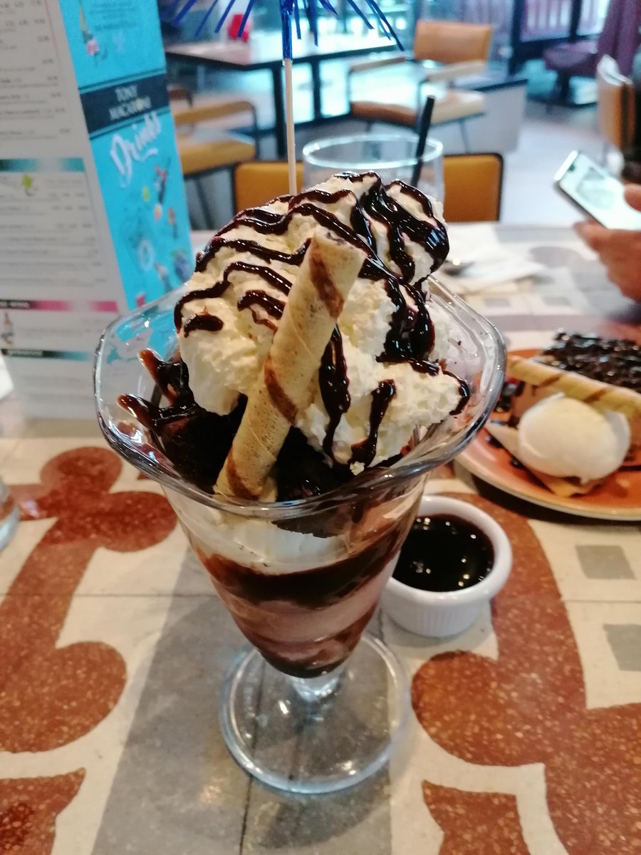 FoodPleaser tweet picture