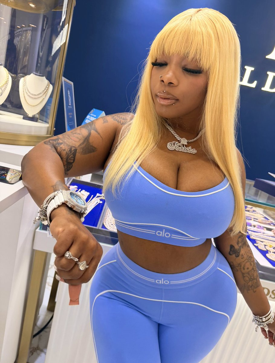 keeshabaybie's tweet photo. It’s chilly cause it’s Libra season we some cold mfs 🥶💙
HAPPY BIRTHDAY TO ME 
#birthday #birthdaygirl #libragang https://t.co/YnOJXCrRRu