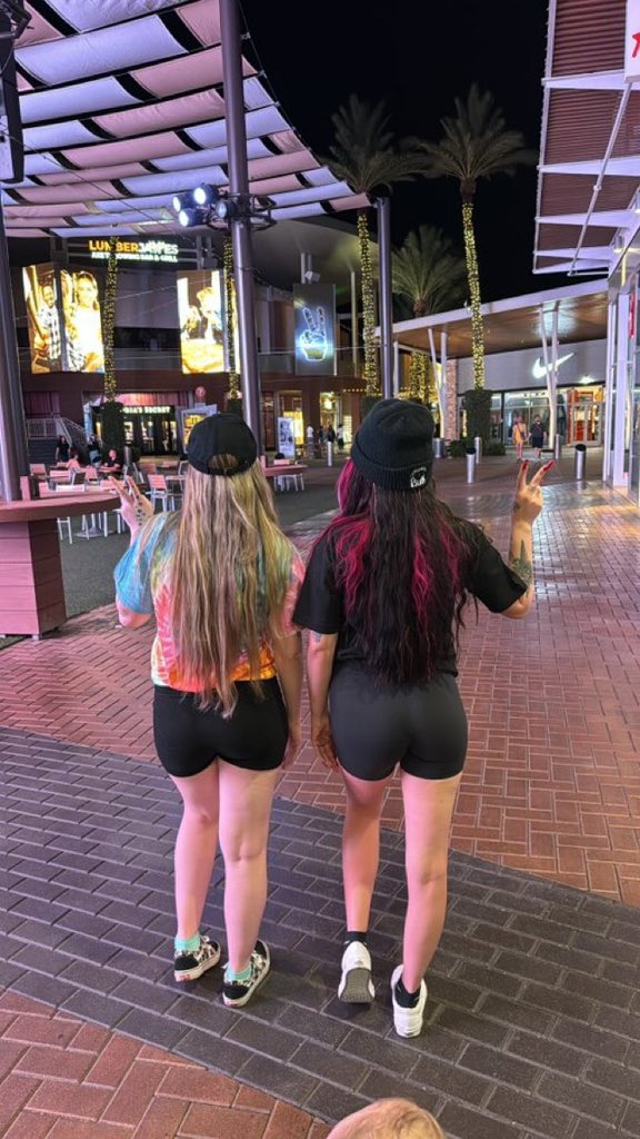 Ashley730124's tweet photo. You are my closest friend. https://t.co/TFmuKtN0ic