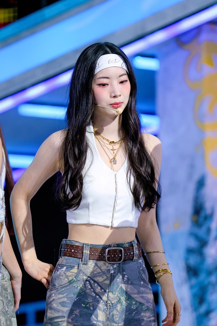 dubushome's tweet photo. i feel that only THIS kim dahyun can save us... https://t.co/pANIweqVAQ