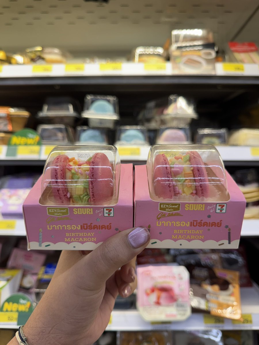 bbambiieei's tweet photo. ในที่สุด ก็เจอ SOURI Birthday Macaron ชั้นได้มา 2 ชิ้น 🥹 ทุกคนพุ่งตัวไปนะคะ SOURI ในราคาน่ารัก 🤏🏻 

โชคดีจังเซเว่นที่แถวบ้านมีทุกอย่าง 😋

#SOURI #SOURIBKK https://t.co/DzhIBEuKgg