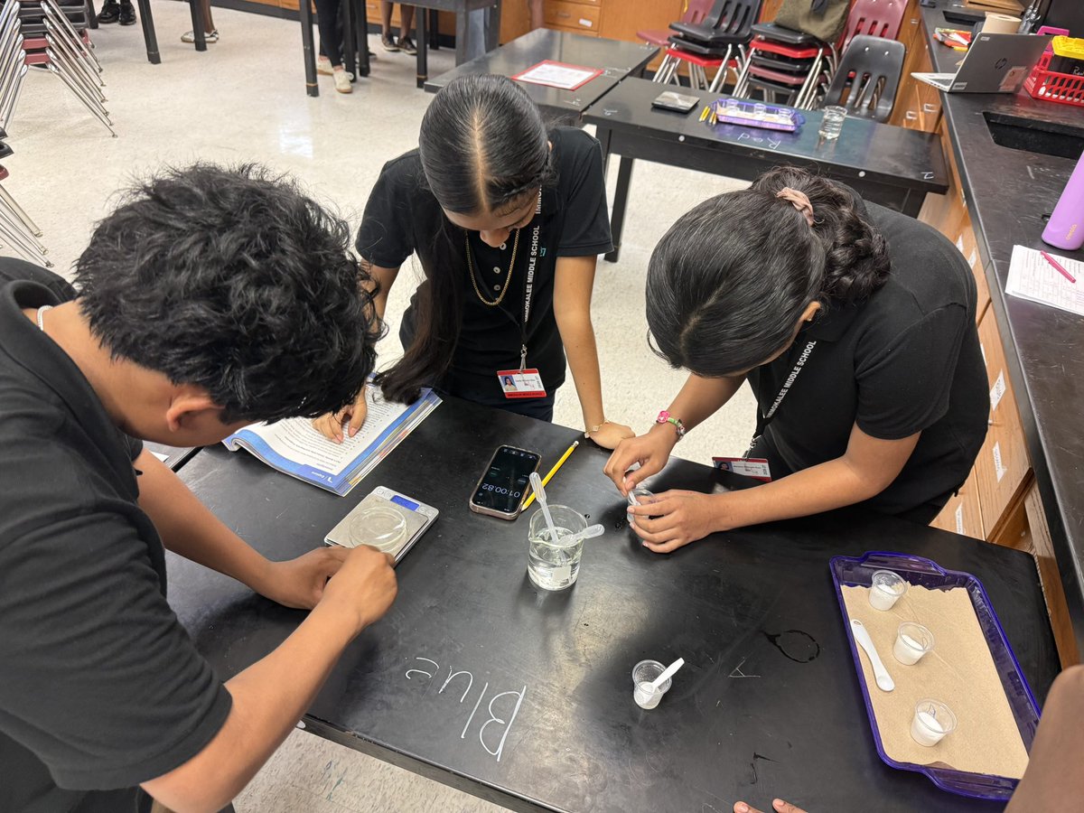 msPalmatier's tweet photo. @IMS_Indians 8th grade students are exploring physical properties of matter. Today’s lab focused on solubility ￼￼￼￼￼￼￼￼￼and electrical conductivity 💡@DiscoveryEd @collierschools @CollierScience https://t.co/5ilBlSJMqf