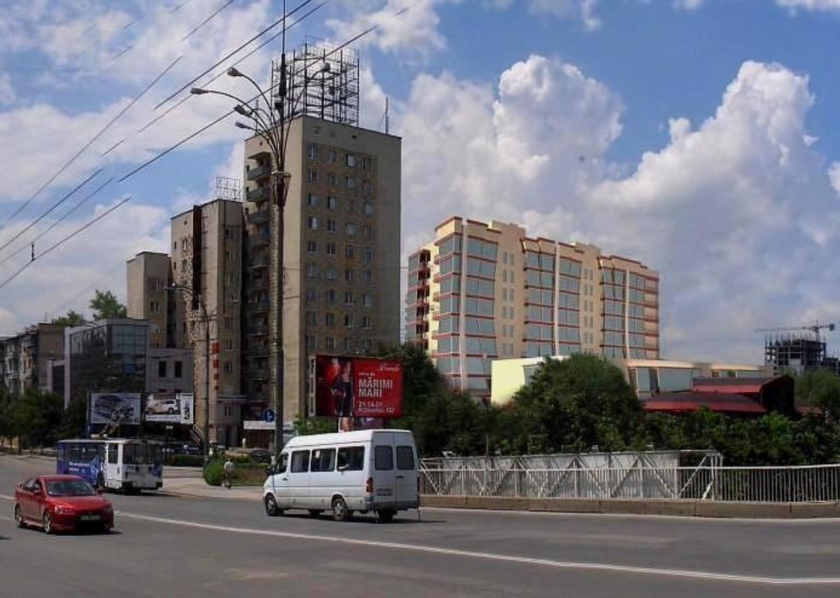 DariaIgorboml's tweet photo. Dacă aveți drum pe Albișoara duminică, atenție la trafic. O porțiune de stradă va fi închisă între 10:00 și 13:00 pentru o competiție de ciclism. Eu deja mă gândesc la o rută alternativă. 😄🚲 #Chisinau #Trafic #Ciclism https://t.co/qyKiFTq67d