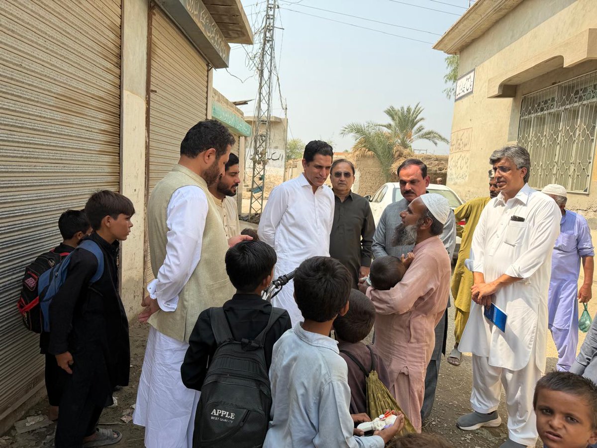 PakFightsPolio's tweet photo. National Coordinator, National Emergency Operations Centre (NEOC), Muhammad Anwaar ul Haq visited Dera Ismail Khan to review the ongoing Sub-National Polio Campaign and assess vaccination activities on the ground.

During the visit, he reviewed vaccination services at Shorkot BHU, visited a BISP facility to assess opportunities for reaching eligible children, and joined polio teams in the field to validate vaccination activities and campaign protocols.

He also co-chaired the Evening Review Meeting with the Deputy Commissioner, where the district team reviewed campaign progress, operational challenges and priority actions to strengthen implementation and maximise vaccination coverage.

The visit reinforced the Programme’s focus on strong field supervision, timely corrective action and reaching every eligible child with the polio vaccine.

#PolioFreePakistan #EveryChildEveryTime #EndPolio #SNID2026