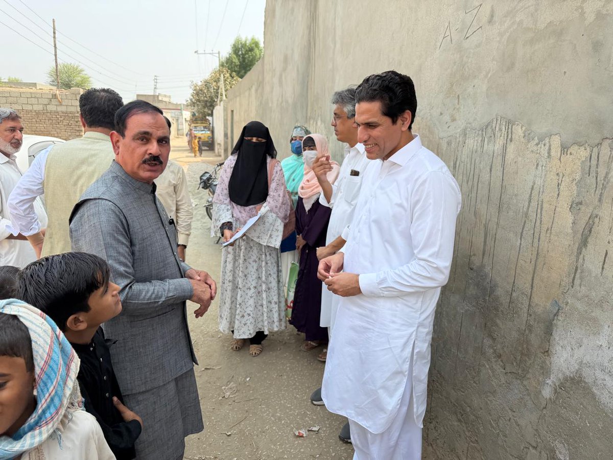 PakFightsPolio's tweet photo. National Coordinator, National Emergency Operations Centre (NEOC), Muhammad Anwaar ul Haq visited Dera Ismail Khan to review the ongoing Sub-National Polio Campaign and assess vaccination activities on the ground.

During the visit, he reviewed vaccination services at Shorkot BHU, visited a BISP facility to assess opportunities for reaching eligible children, and joined polio teams in the field to validate vaccination activities and campaign protocols.

He also co-chaired the Evening Review Meeting with the Deputy Commissioner, where the district team reviewed campaign progress, operational challenges and priority actions to strengthen implementation and maximise vaccination coverage.

The visit reinforced the Programme’s focus on strong field supervision, timely corrective action and reaching every eligible child with the polio vaccine.

#PolioFreePakistan #EveryChildEveryTime #EndPolio #SNID2026