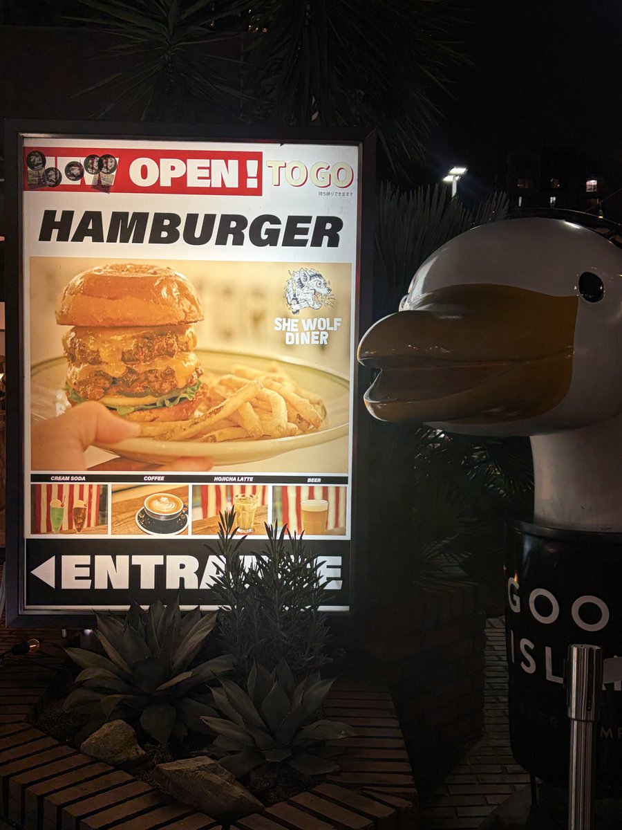 monaka_toshi's tweet photo. トリュフマッシュルームバーガー🍔を食べに行ってきたZE
うまうまくんヒヒーンでした！
お友達と一緒にプレッツェルで写真も撮れた😽🥨

 #加藤史帆 https://t.co/XBFeF2zRHY