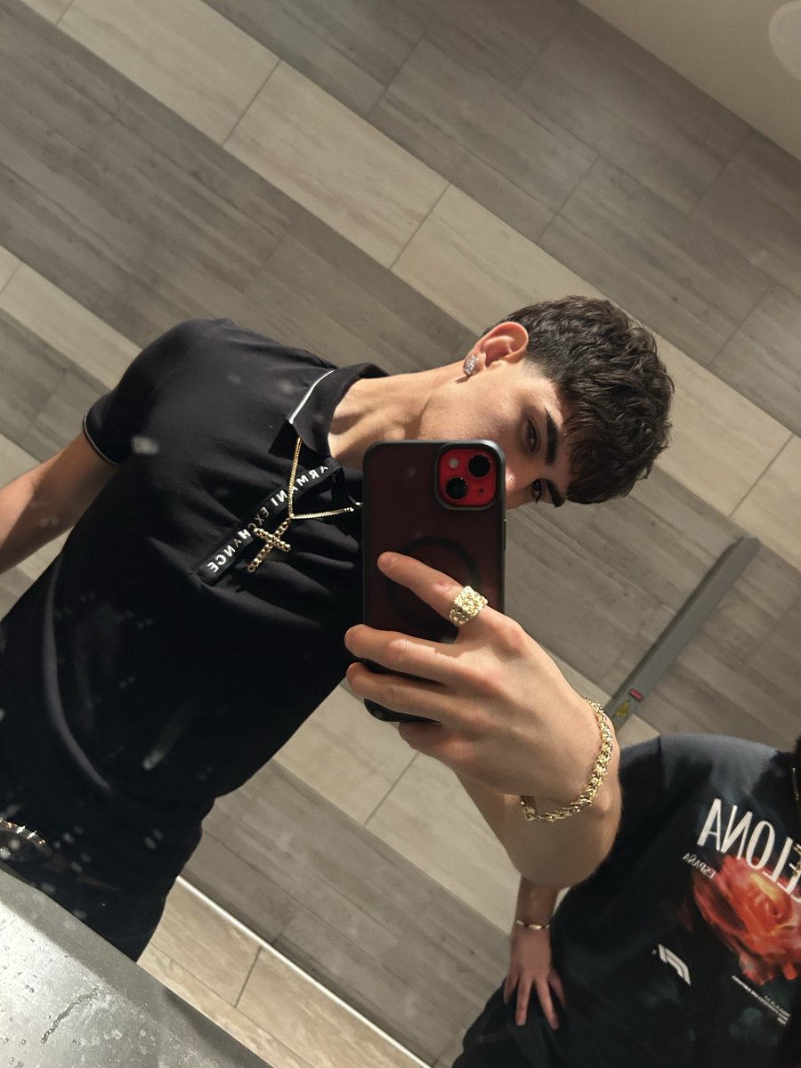 DaUnknownDFE's tweet photo. Who wanna be best friends?😉 #az #phoenix #girls #latina #petite #lightskin #white #snowbunny #guy #friends #meetup https://t.co/Far9adp8fM