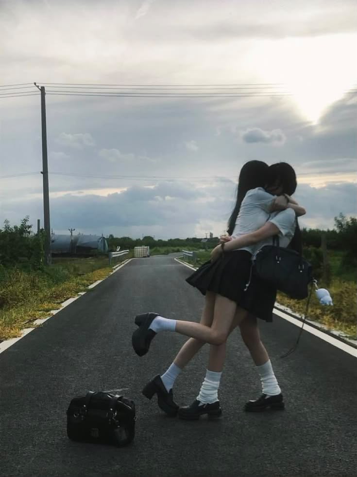 Geraa6k's tweet photo. #Funnybunny #funnyfrog - socialmedia AU —— Donde Lee esta enamorada de su amiga.. 

o
donde Leah debe ocultar que esta enamorada de la misma persona que su mejor amiga.
(Un like y lo hago) https://t.co/nAib91jBKs