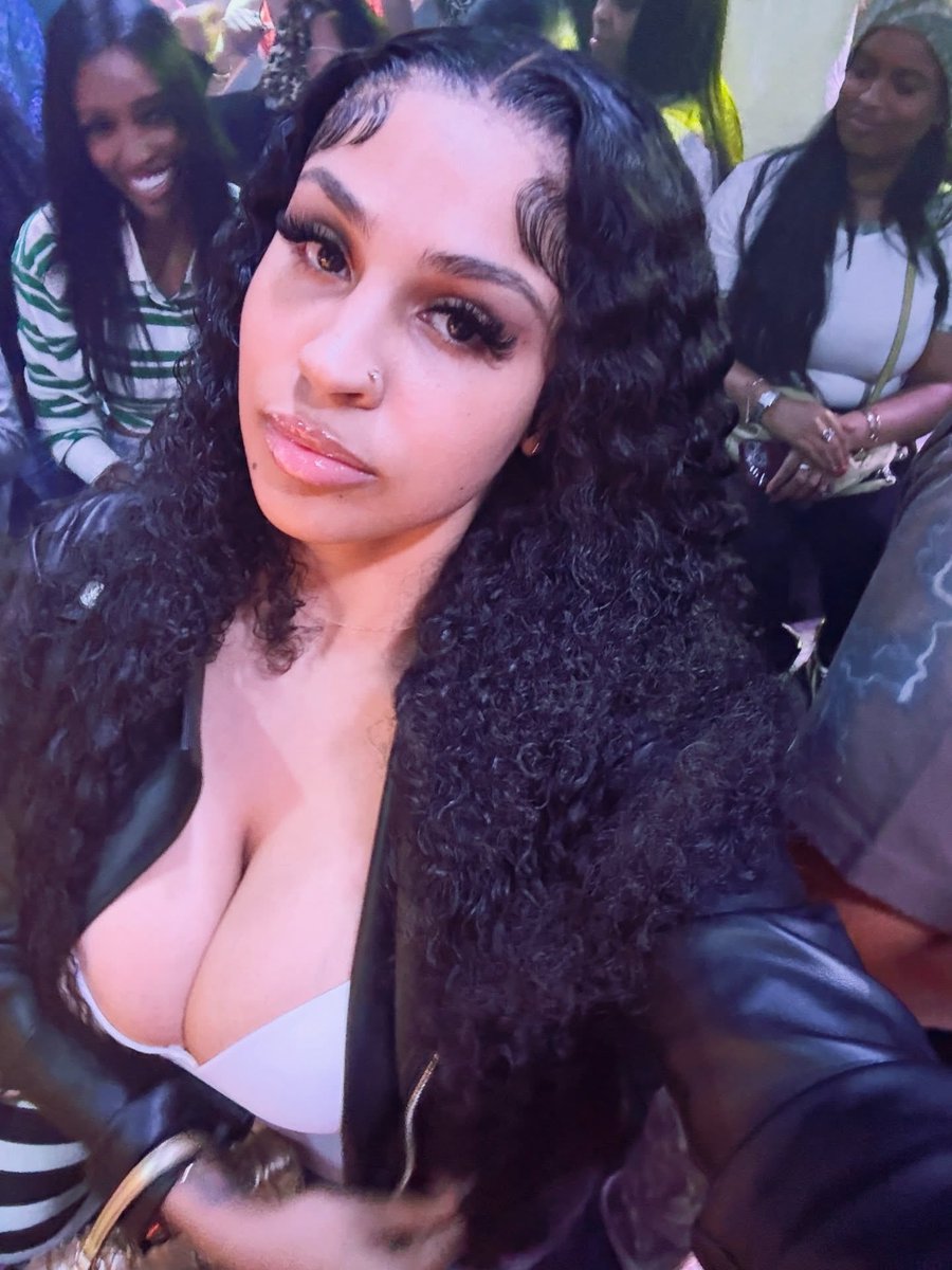 imNikkiMichael's tweet photo. Is it true men don’t want lightskins anymore https://t.co/f8k04FgQr0