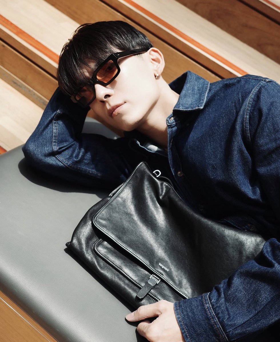 SolSkipperCo's tweet photo. Mew x Songmont
effortlessly iconic.💼🖤

@MSuppasit
#MewSuppasit
#มิวศุภศิษฏ์ https://t.co/toLWI5nt8X