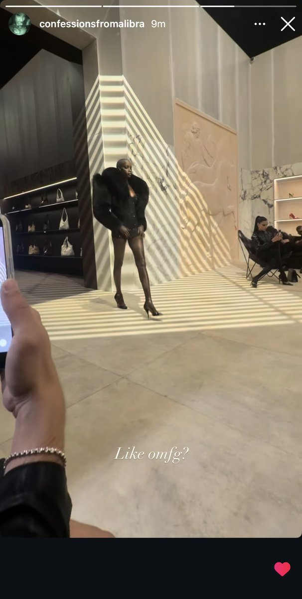 jlvsalce's tweet photo. trinity hyping up alex consani and anok yai on her spam omg my parlay 

#TrinityxGucciSS27 https://t.co/bSoFmDl7XH