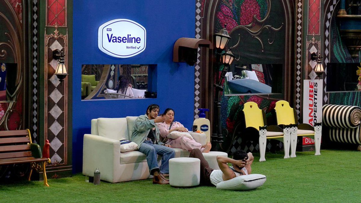 suhaniekladki1's tweet photo. Qazi ka yeh jawaab sunke sab impress hue toh hona bhi chahiye tha 💍
Bachpan se pehla pyaar apni biwi. Itna simple, itna real.
Rockstar sirf gaane mein nahi, zindagi mein bhi.

#QaziTouqeer #BiggBoss20 #BB20 https://t.co/9Z6UGiOTvQ