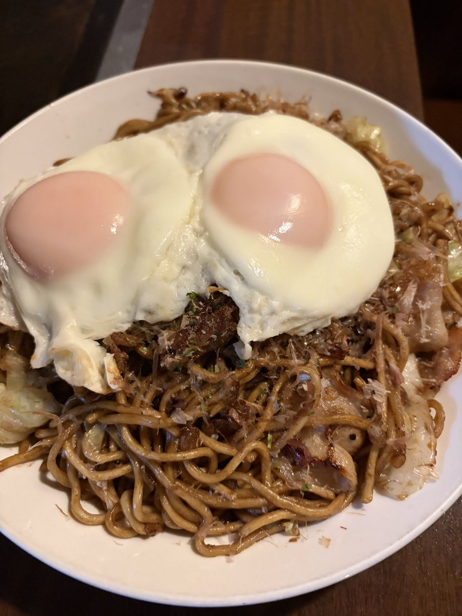 48rQ4's tweet photo. 焼きそばでも食べならがひと踏ん張りするか笑 https://t.co/1Jawyf5rOa