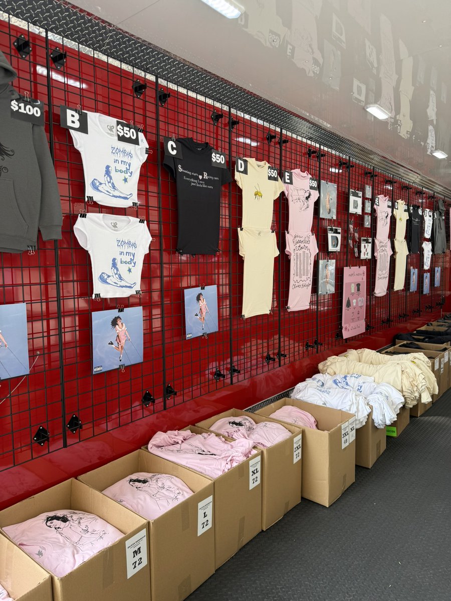 LiviesHQ's tweet photo. #TheUnraveledTour merch trailer has pulled up in hartford 🩷

amex card holders: 11am - 7pm
general: 12pm - 7pm 

#UnraveledInHartford https://t.co/dMbtL1a0MB