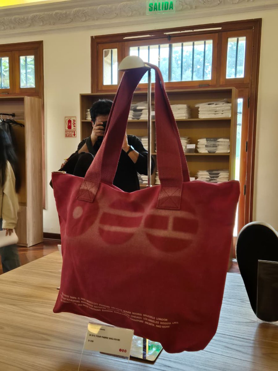 97milkjk's tweet photo. PRODUCTOS POP UP BTS - LIMA 🇵🇪 https://t.co/IcYExaQsu4