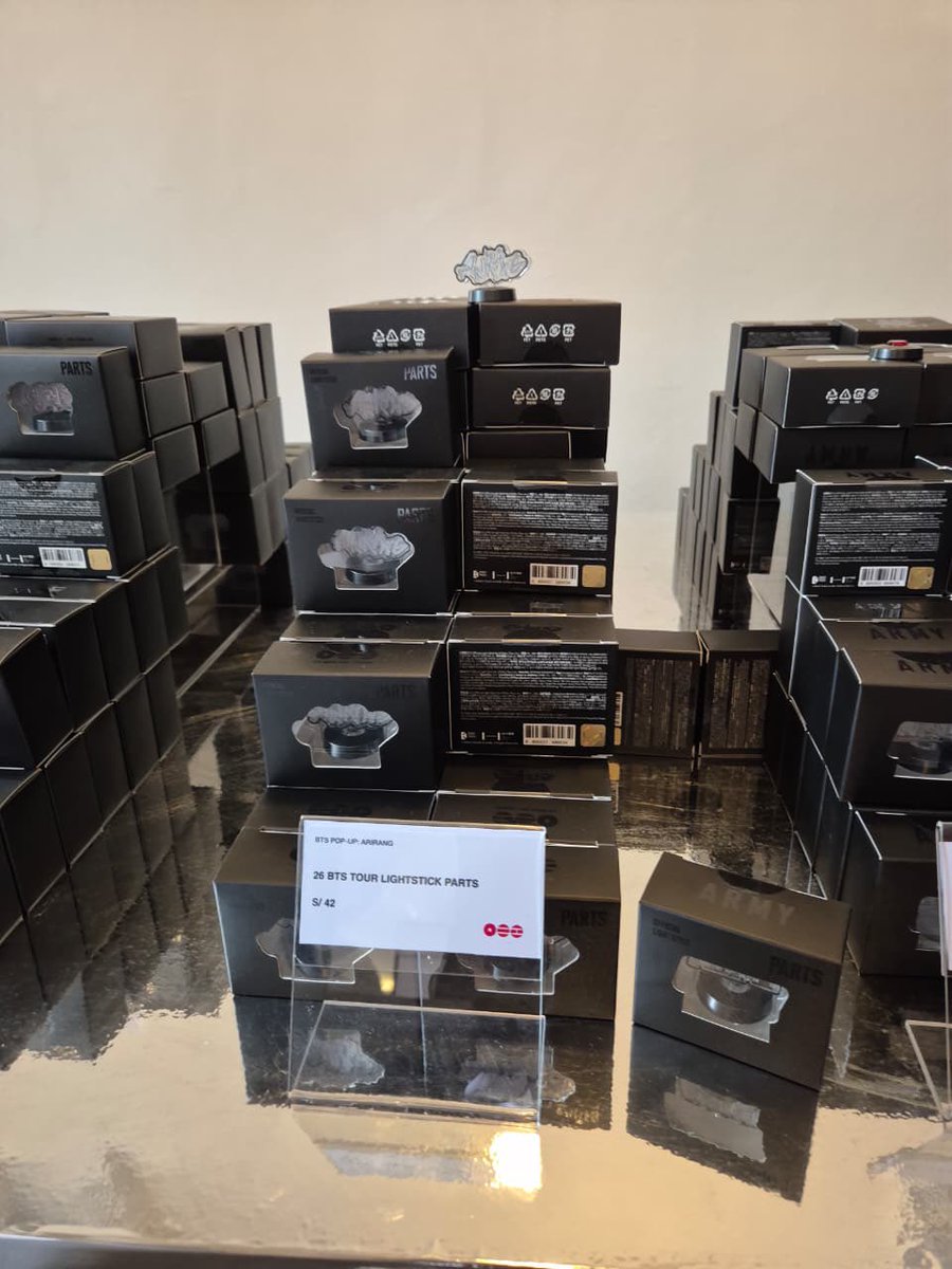 97milkjk's tweet photo. PRODUCTOS POP UP BTS - LIMA 🇵🇪 https://t.co/IcYExaQsu4