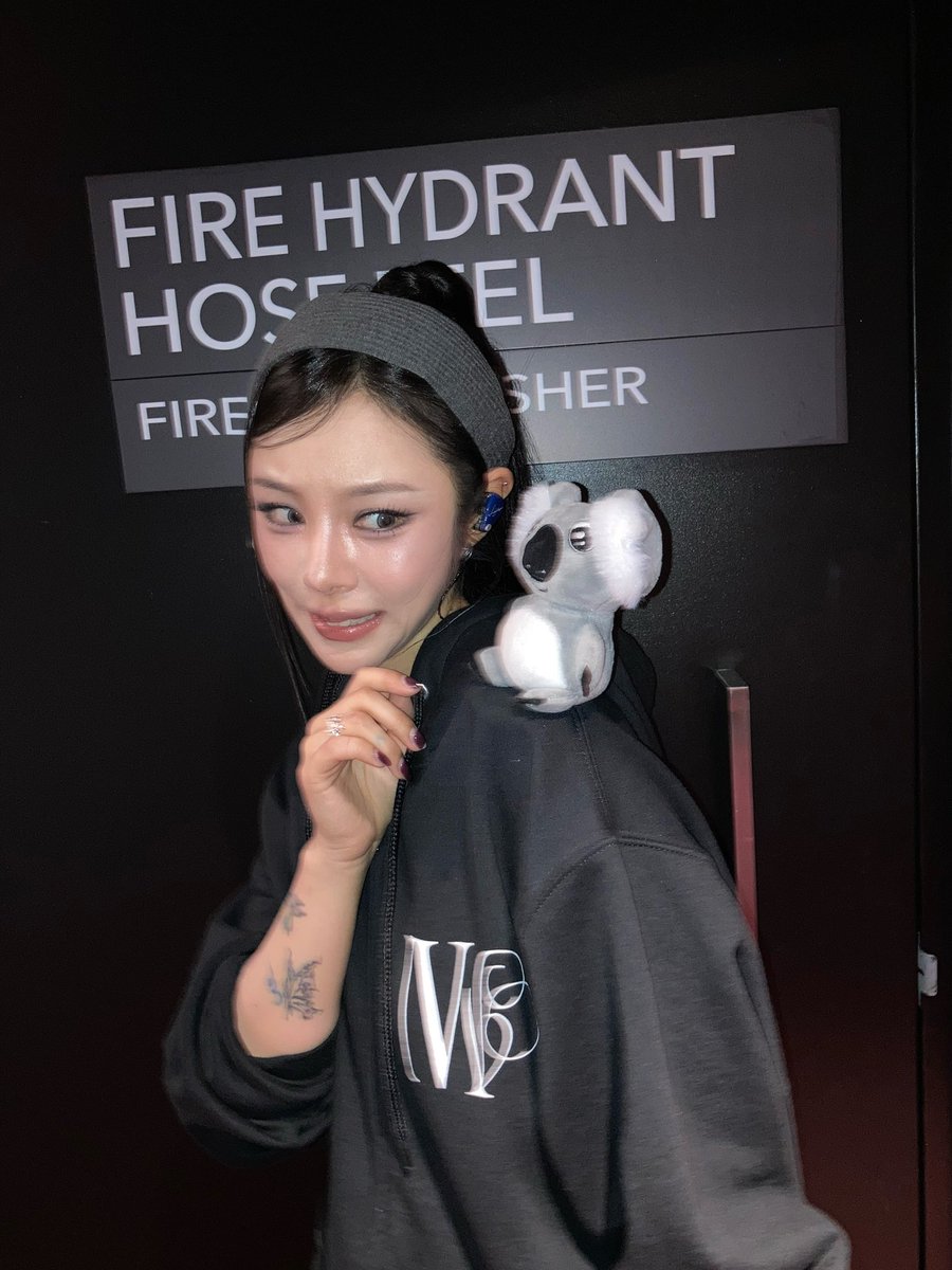 jayucutiegirl's tweet photo. เห็นแค่นิ้ก็รู้แล้วว่าดื้อ https://t.co/fJJwVsWMRw