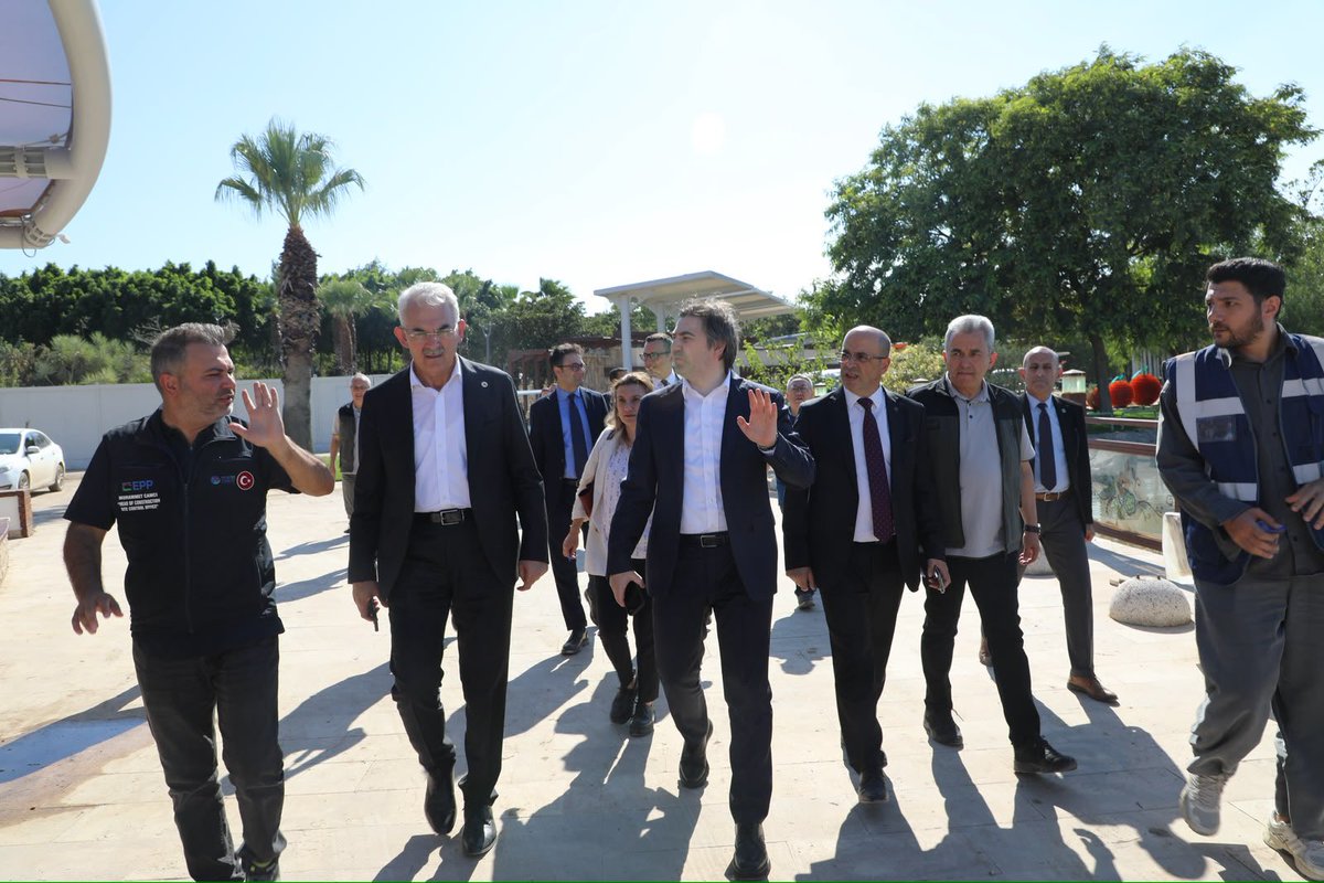 ahmtbgc's tweet photo. İl Müdürlüğümüzü ziyaret ederek ilimizdeki tarım ve ormancılık faaliyetlerini, sahadaki ihtiyaçları ve öncelikli çalışma alanlarımızı değerlendirdik. Özveriyle görev yapan tüm çalışma arkadaşlarımıza teşekkür ediyorum.

COP31 hazırlıklarını da yerinde inceleyerek çalışmaların son durumunu değerlendirdik. Ülkemizin ev sahipliğinde gerçekleştirilecek COP31’in, tarım ve ormancılık alanında uluslararası iş birliğimize katkı sunmasını diliyorum.@TCTarim #cop31 

📍Antalya