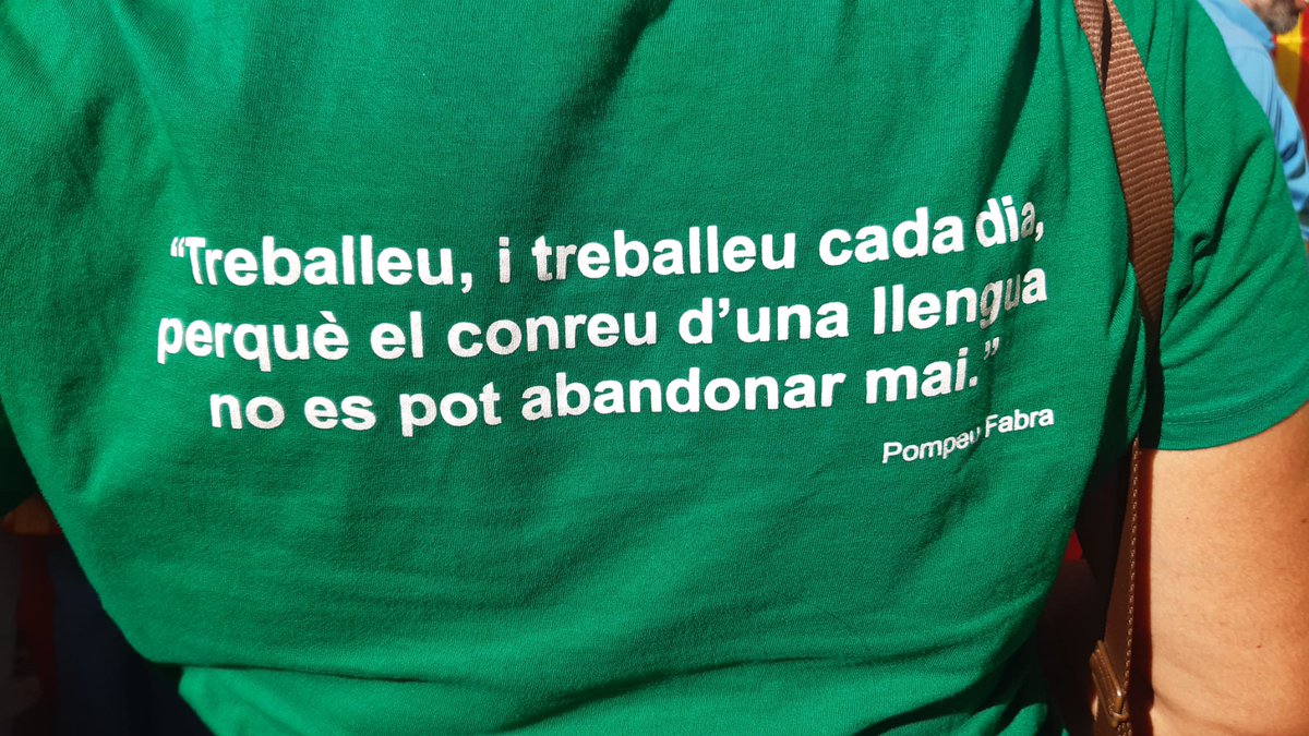 Virgili7's tweet photo. Mireu quina frase de Pompeu Fabra vaig veure escrita en una samarreta!

No hi puc estar més d'acord! Tots els catalans hauríem de fer cabal del que diu! https://t.co/r908GxPcXP