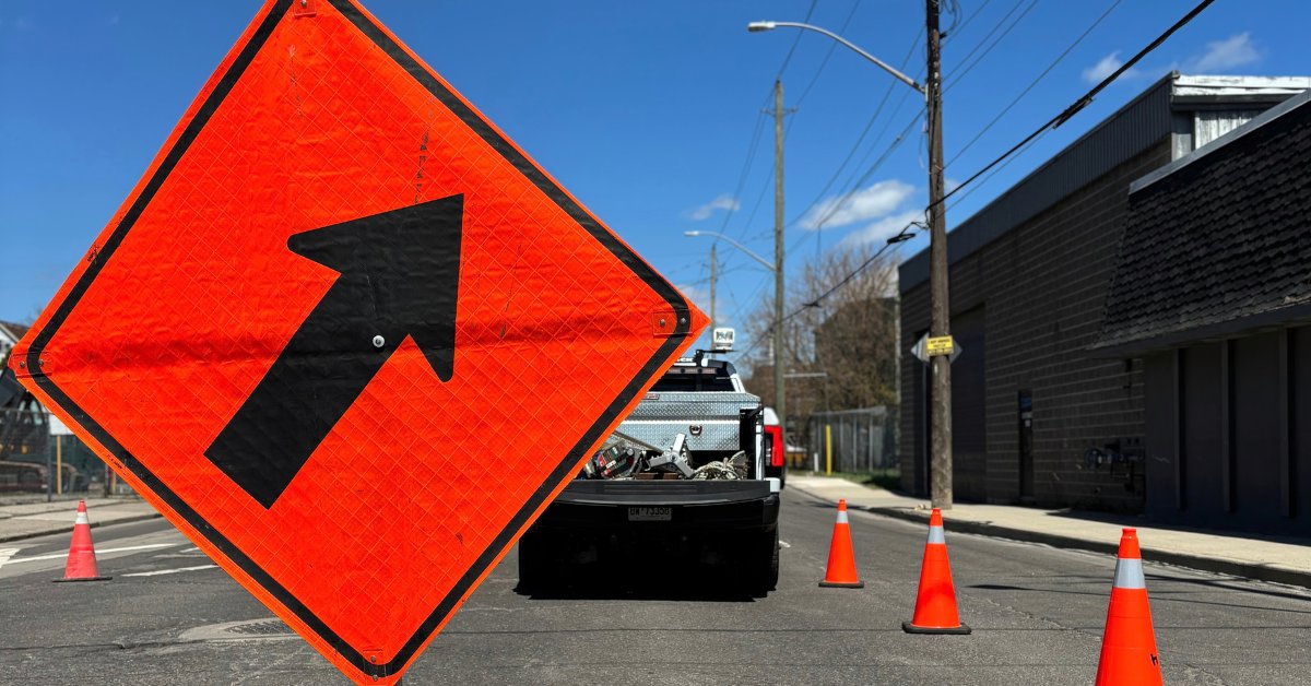 cityofhamilton's tweet photo. Heading out this weekend? A mix of road work, maintenance and events means there may be closures and restrictions along your route, especially around King St and the Red Hill Valley Parkway. Check https://t.co/4IFnk0otA2 before you go and plan ahead. https://t.co/IHDeExB4GK