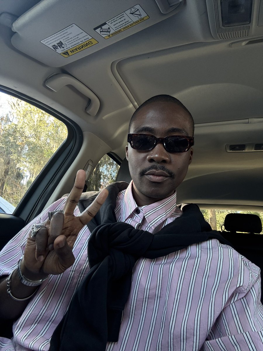 bibzystyles's tweet photo. Add car selfies to your pose ideas. https://t.co/8GeWXrIuJF