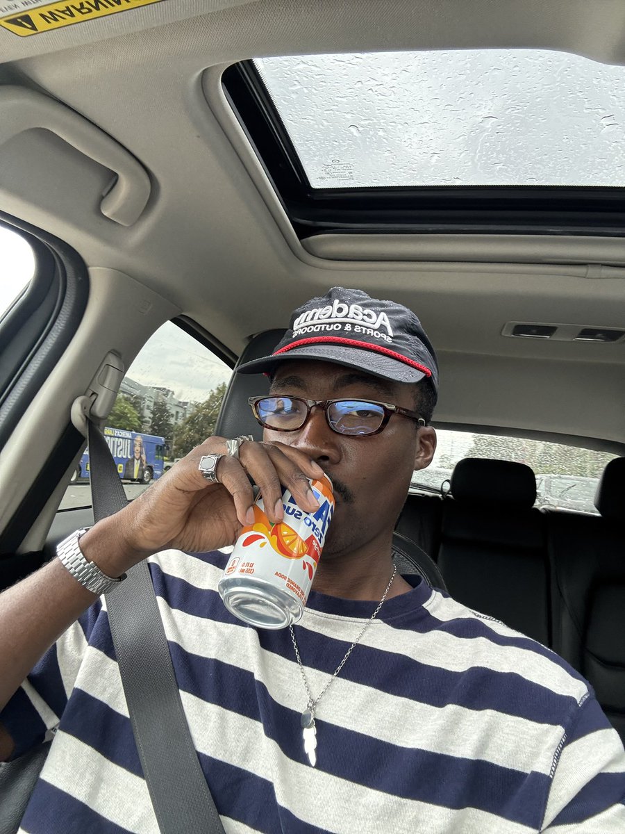 bibzystyles's tweet photo. Add car selfies to your pose ideas. https://t.co/8GeWXrIuJF