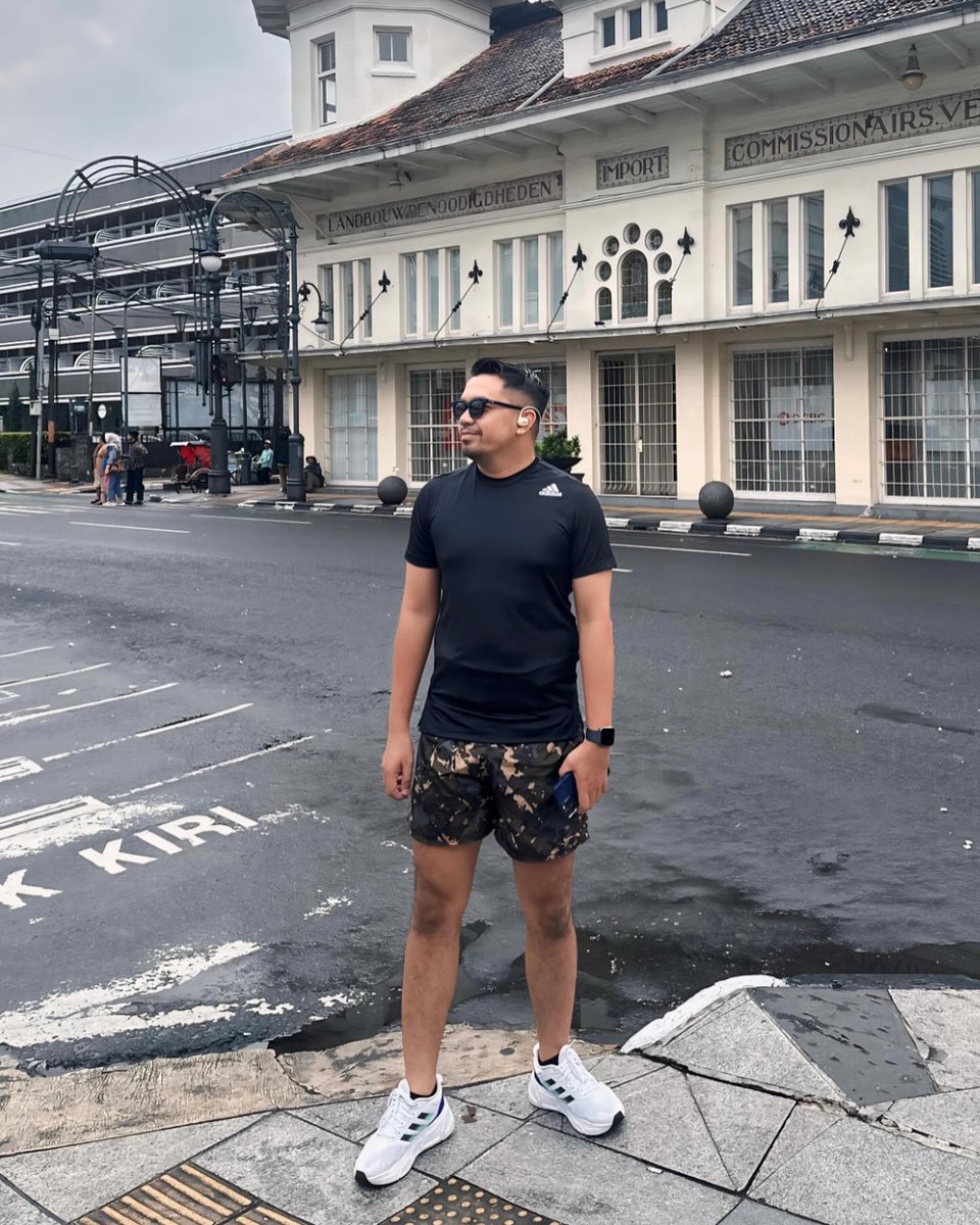 LeonardoLenort's tweet photo. I don’t run to add days to my life. I run to add life to my days. Run when you can, walk if you must, crawl if you must—but never give up. https://t.co/OIQHOEZ7YO