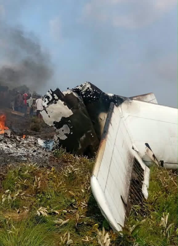 OpinionInfocd's tweet photo. 🔴 FLASH | Crash à Kenge: le Général Lucien- René Likulia, Auditeur général, est parmi les décès

Des sources locales confirment le décès de tous les passagers du Let 410 qui assurait la liaison Kikwit - Kinshasa Ndolo.

Onze officiers des FARDC parmi les victimes, dont l'Auditeur général, le général Likulia.