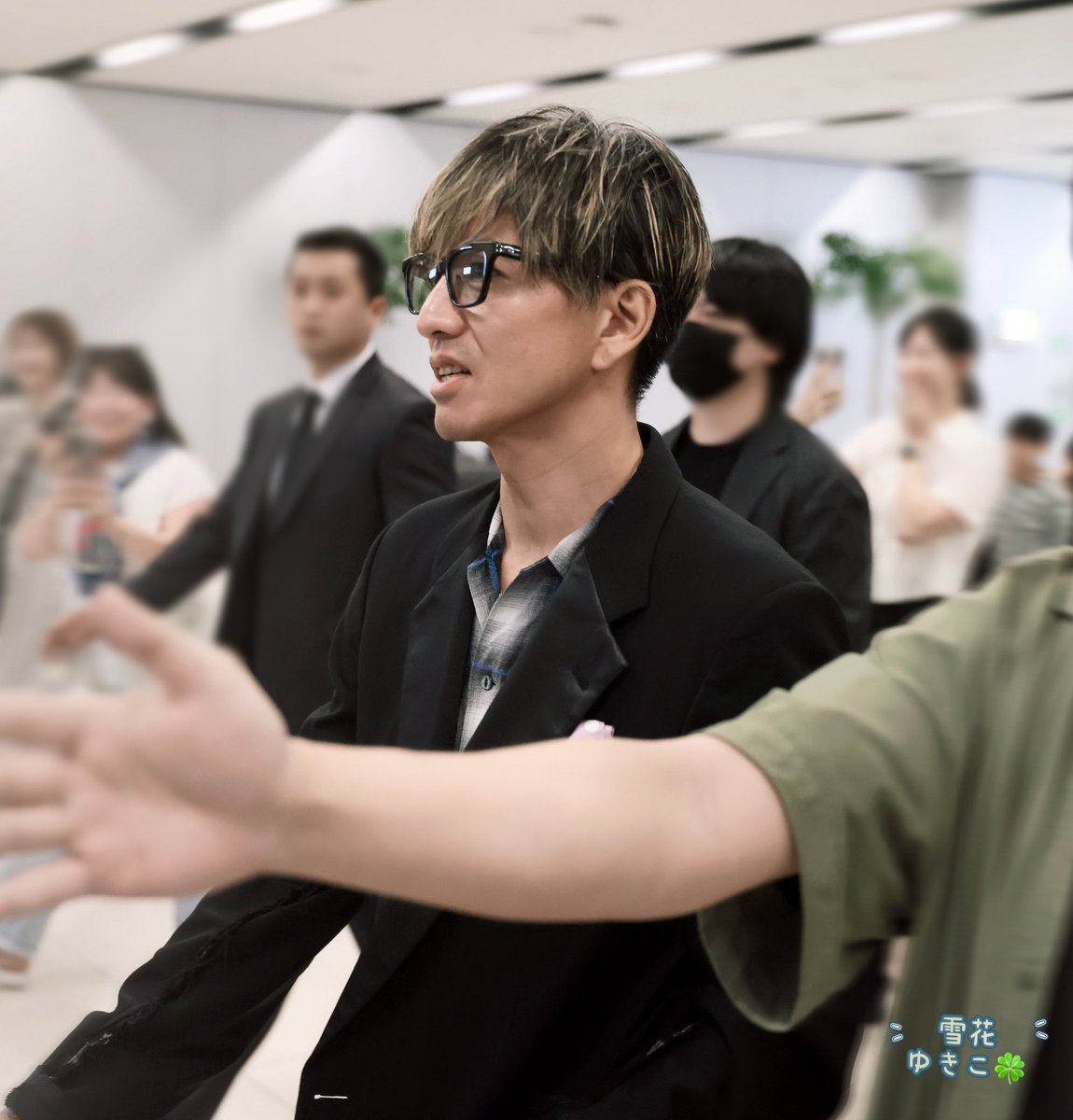 sugita118's tweet photo. 1️⃣世界で一番かっこいい男、木村拓哉。
かっこよすぎて言葉が出ない…😇🥰💞
現実にこんなにかっこいい人いるの？✨🫠
#木村拓哉 #キムタク https://t.co/qbjBQ5MHrV
