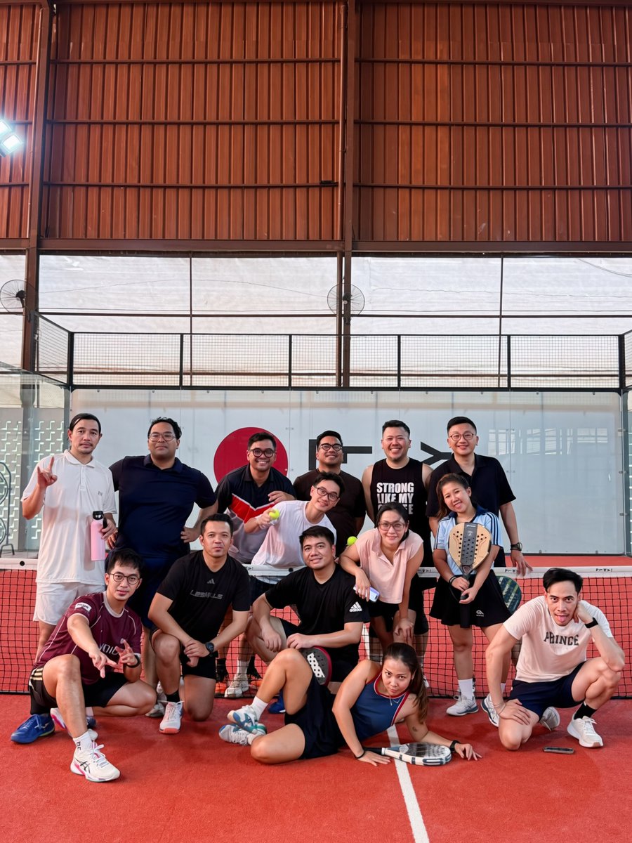 LeonardoLenort's tweet photo. Padel bukan cuma soal menang atau kalah. Ini tentang berkumpul, tertawa, dan saling roasting tanpa henti. Sampai ketemu di court berikutnya! 📍 @play. court. id https://t.co/Ow6clEX3sM