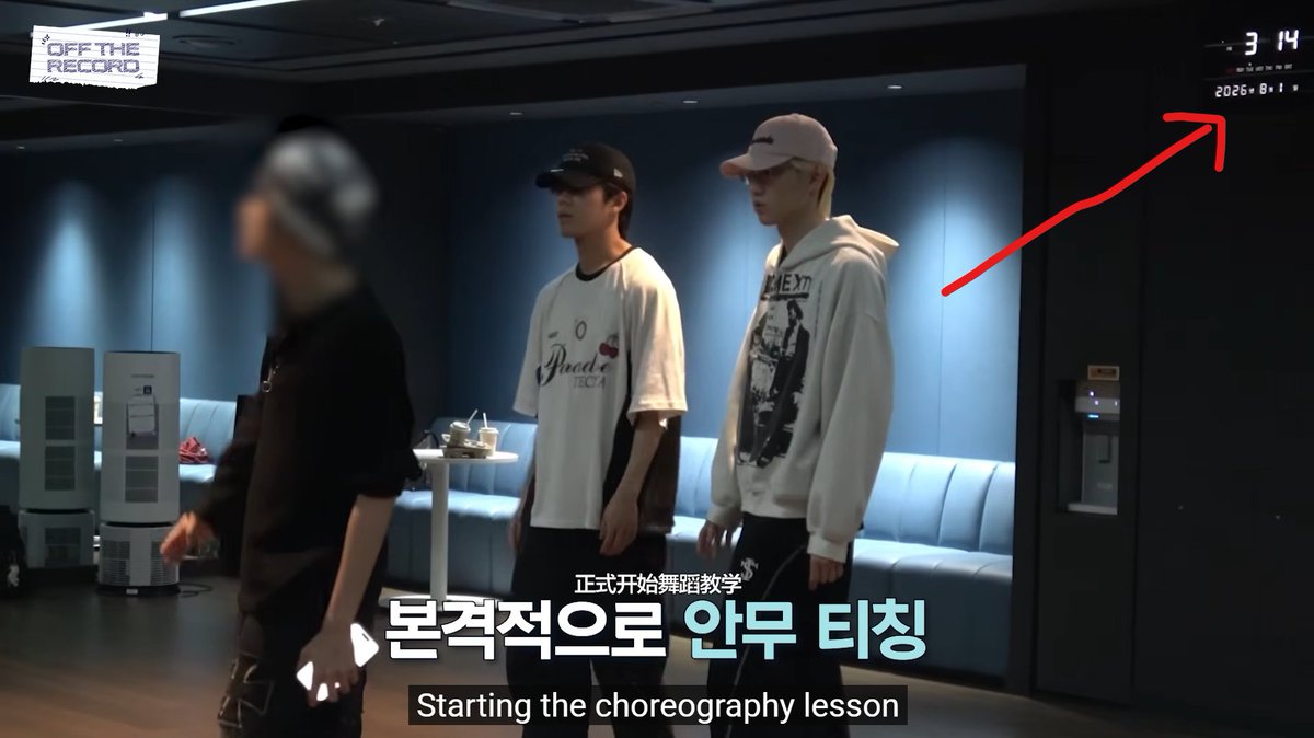 ModU226's tweet photo. I love how the clock in the practice room satisfies my curiosity about the idols' work 
The Rowan/Zihao duet's first practice session began on 1 August, 22 days before the TIMA stage on August 23. 
Modyssey performed at Newmars festival and kcon LA in between 

#Modyssey https://t.co/3BE9jugkUR