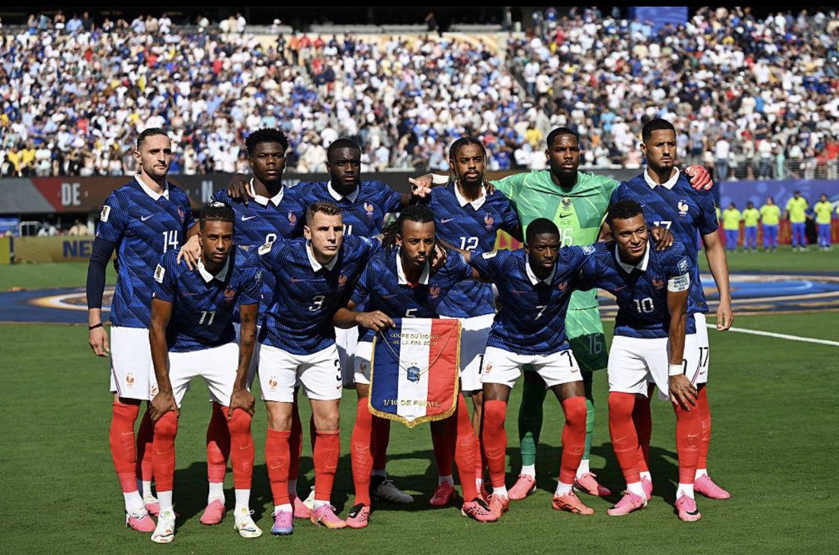 HonestarsenalF's tweet photo. Zidane on why he said he doesn’t want a hairdresser in the France national team camp.

Zidane: “The players are here to represent the country on the pitch, not for a beauty competition. Anyone who can’t go two weeks without having their hair done should just leave it like mine, haha. Honestly, I think it’s a bit of a distraction, and I’ve noticed that during the hairdressing sessions, they always discuss irrelevant things. I don’t want that to keep happening. I want a focused and determined team.”