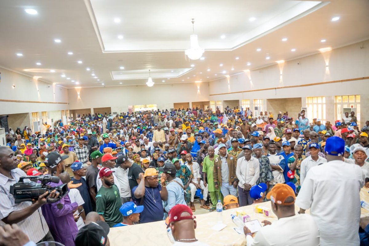 AdamsTawatt's tweet photo. THE MOMENTUM IS UNSTOPPABLE!!!

We took the Oyo AHEAD message to the Palace and to our youths, and the response was powerful.

From paying homage to Kabiyesi, Oba Abimbola Akeem Owoade I, the Alaafin of Oyo, 
BSA 2027# oyoahead https://t.co/rBFnRlO7xW