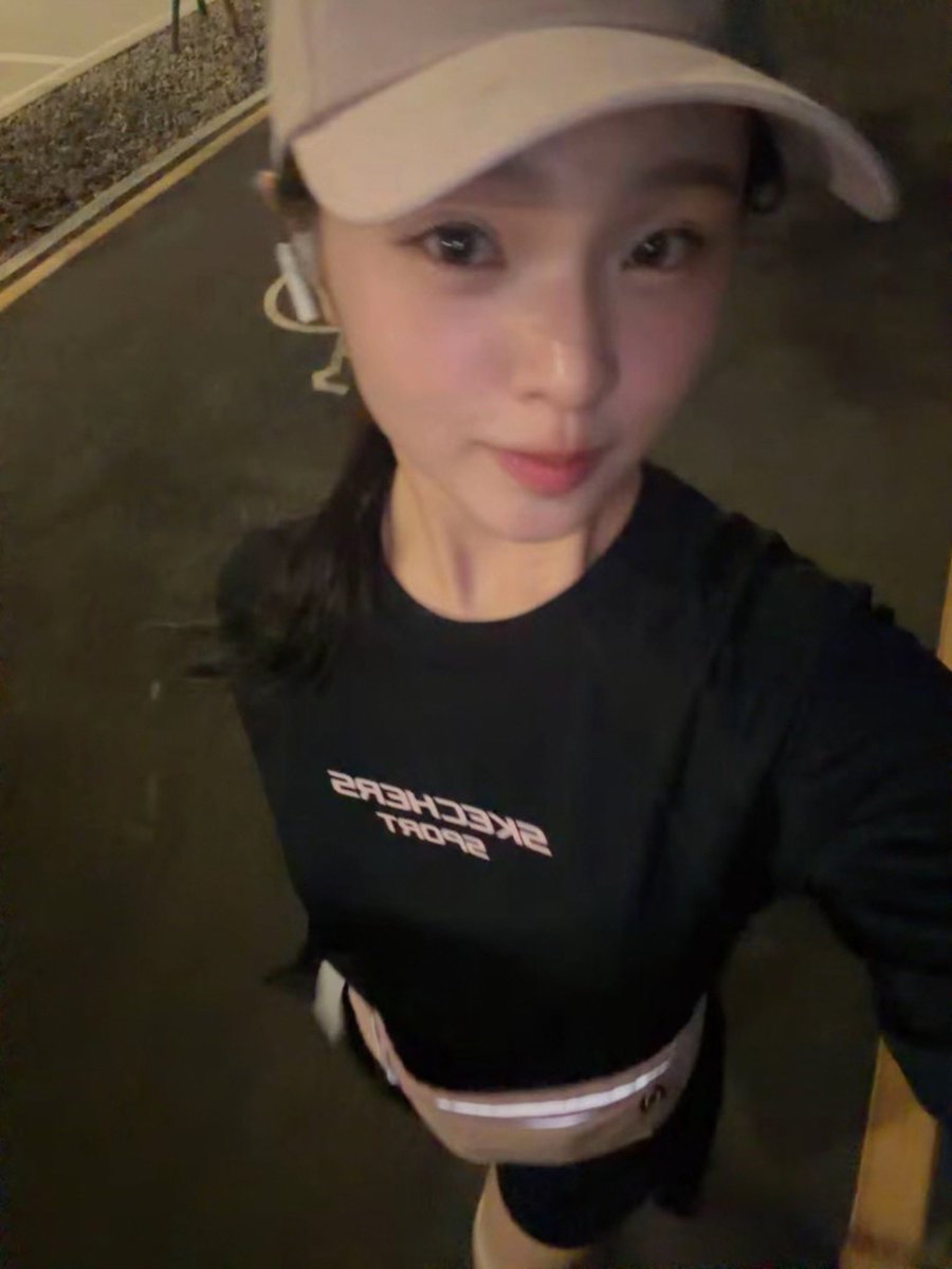 Oldschools_'s tweet photo. T-shirt yg dipakai running Cynthia (@Y_CynthiaJKT48): Skechers Women Sport Ls T-Shirt - Black πββοΈπ€
Simple but stylish! Bahan breathable dan fleksibel yang super nyaman, bikin bebas bergerak buat nemenin Cynthia lari 6 KM maupun olahraga lainnya ππ€
#Os48 #CynthiaJKT48 https://t.co/n5YW4i4nPg