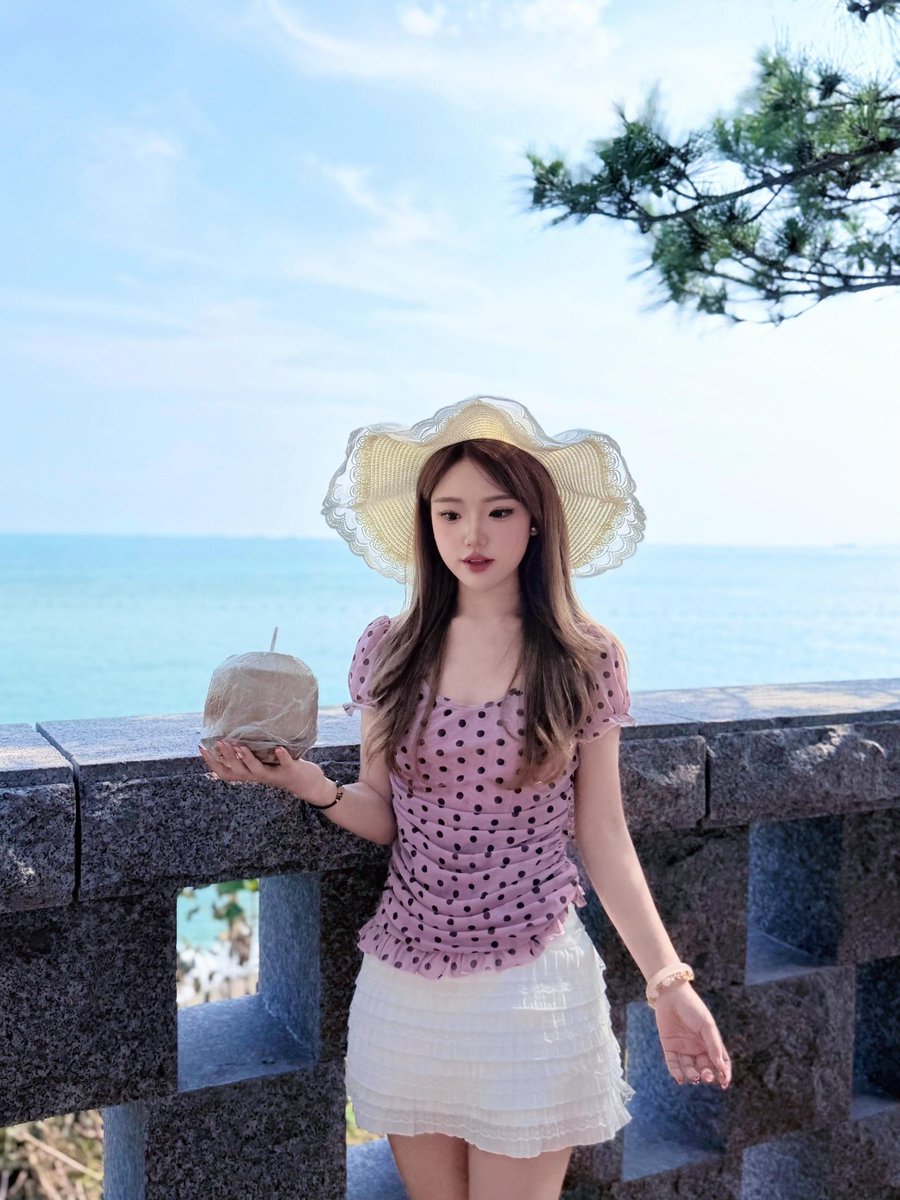 LWJ0914X's tweet photo. 傻逼母猪卢佳慧发情求羞辱 #羞辱 #母猪 #母畜 #粗口 #辱骂 #洗脑 #曝光 #社死 #母人 #婊子 #骚货 #反差 #女神婊 #评价 #打分 #女大 https://t.co/vPEn81z8Wo