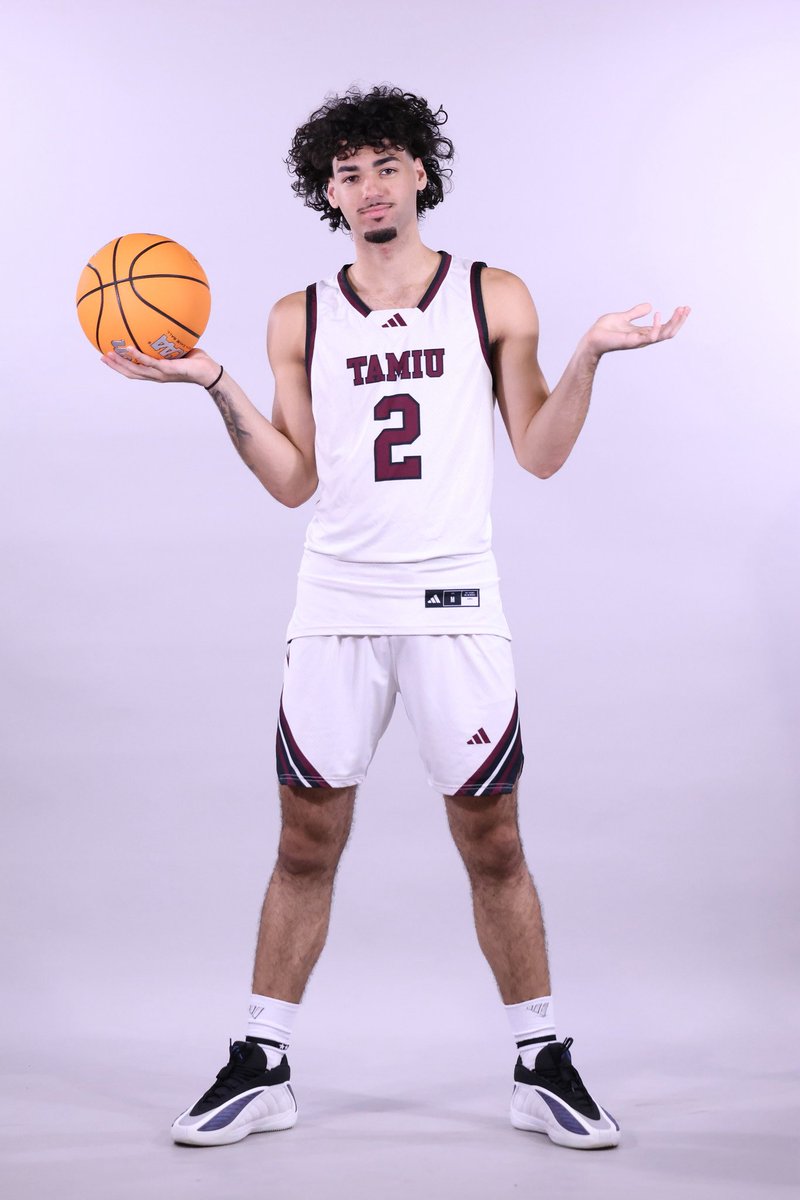 DustdevilMBB's tweet photo. Introducing 6’4 Guard from Houston, TX Aaron Perez!Aaron is one of our longest tenured Dustdevils coming back for his 3rd year here at TAMIU. Outside of basketball Aaron enjoys hanging out with his friends, playing video games, and buying clothes/shoes. #dustem #TeamFamilyBelieve https://t.co/TaeIoJmk8H