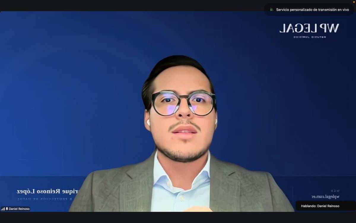AsambleaEcuador's tweet photo. @DerechoSaludAN recibe al especialista Daniel Reinoso. Expone un análisis sobre la eutanasia y el derecho comparado. Sugiere que se plantee un articulado que excluya la responsabilidad del médico y del equipo médico que asiste la eutanasia. Analiza el criterio para capacidad de decidir en varios países.